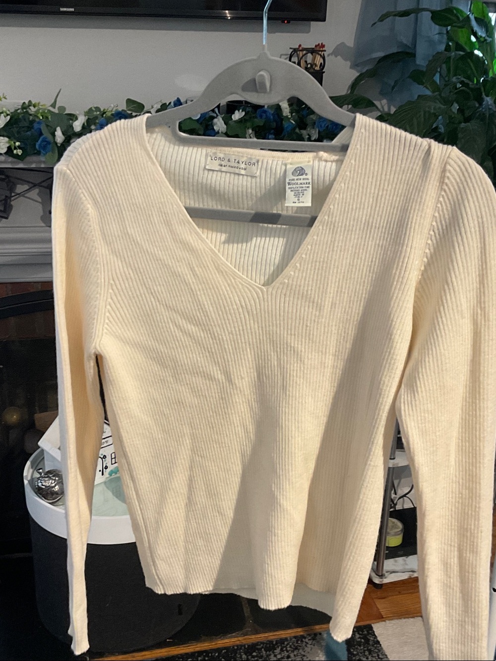 Lord & Taylor Cream Ribbed V-Neck Top